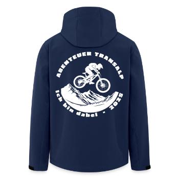 Abenteuer Transalp - Ich bin dabei 2025 - Fahrrad - Recycelte Männer Softshell-Jacke von Stanley/Stella - Navy - Hinten - AI Model Male 185 light (185cm)