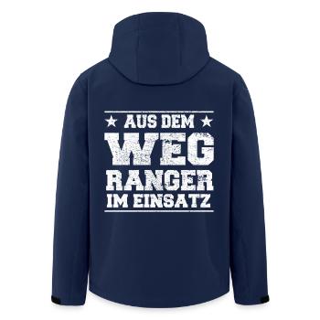 Aus dem Weg Ranger im Einsatz Design - Recycelte Männer Softshell-Jacke von Stanley/Stella - Navy - Hinten - AI Model Male 185 light (185cm)