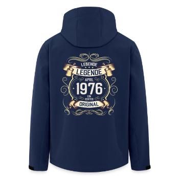 50. Geburtstag Legende April Jahrgang 1976 - Recycelte Männer Softshell-Jacke von Stanley/Stella - Navy - Hinten - AI Model Male 185 light (185cm)