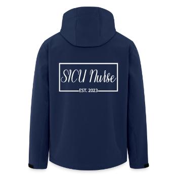 SICU Nurse Est. 2023 Étudiante en soins infirmiers diplômée - Veste softshell homme en polyester recyclé Stanley/Stella - marine - Dos - AI Model Male 185 light (185cm)