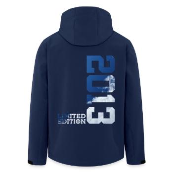 LIMITED EDITION 2013 13. GEBURTSTAG - Recycelte Männer Softshell-Jacke von Stanley/Stella - Navy - Hinten - AI Model Male 185 light (185cm)