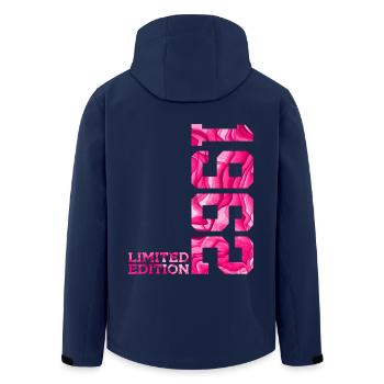 64. GEBURTSTAG PINK LIMITED EDITION 1962 - Recycelte Männer Softshell-Jacke von Stanley/Stella - Navy - Hinten - AI Model Male 185 light (185cm)