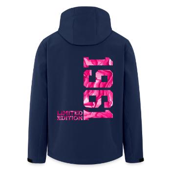 65. GEBURTSTAG PINK LIMITED EDITION 1961 - Recycelte Männer Softshell-Jacke von Stanley/Stella - Navy - Hinten - AI Model Male 185 light (185cm)