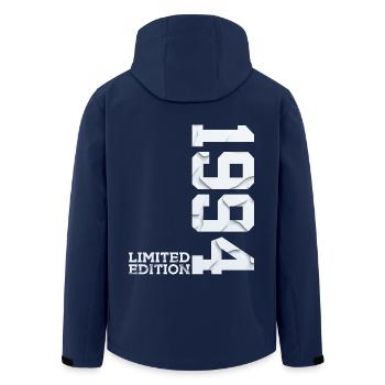 32. GEBURTSTAG LIMITED EDITION 1994 - Recycelte Männer Softshell-Jacke von Stanley/Stella - Navy - Hinten - AI Model Male 185 light (185cm)