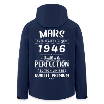 80. Jubiläum – März 1946 Perfektion - Recycelte Männer Softshell-Jacke von Stanley/Stella - Navy - Hinten - AI Model Male 185 light (185cm)