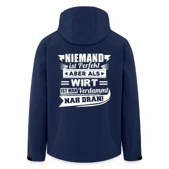 Niemand ist perfekt - Wirt T-Shirt und Hoodie - Recycelte Männer Softshell-Jacke von Stanley/Stella - Navy - Hinten - AI Model Male 185 light (185cm)