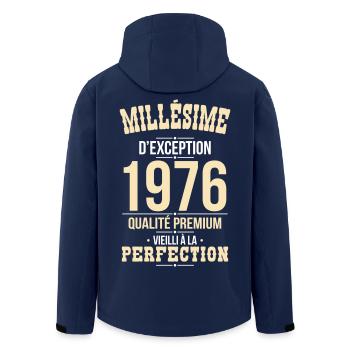 1976 – Außergewöhnlicher Jahrgang – Premiumqualität - Recycelte Männer Softshell-Jacke von Stanley/Stella - Navy - Hinten - AI Model Male 185 light (185cm)
