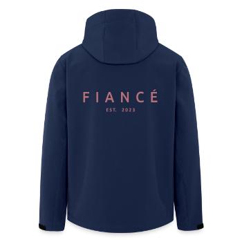 Verlobte Est. 2023 Verlobungsgeschenk Hochzeit des Bräutigams - Recycelte Männer Softshell-Jacke von Stanley/Stella - Navy - Hinten - AI Model Male 185 light (185cm)
