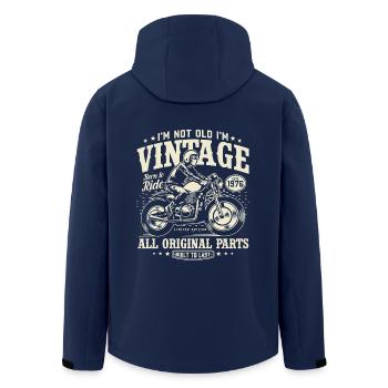 Jahrgang 1976 geboren Motorrad Geburtstag Geschenk - Recycelte Männer Softshell-Jacke von Stanley/Stella - Navy - Hinten - AI Model Male 185 light (185cm)