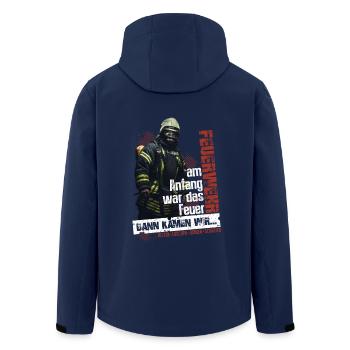 Feuerwehr - Dann kamen wir - Recycelte Männer Softshell-Jacke von Stanley/Stella - Navy - Hinten - AI Model Male 185 light (185cm)