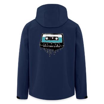 Kassette schmelzend 80's Motiv - Recycelte Männer Softshell-Jacke von Stanley/Stella - Navy - Hinten - AI Model Male 185 light (185cm)