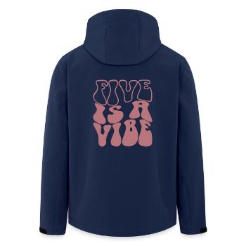 Five Is A Vibe, 5 ans, enfants de 5e anniversaire - Veste softshell homme en polyester recyclé Stanley/Stella - marine - Dos - AI Model Male 185 light (185cm)
