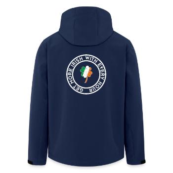 Immer mehr irisch, mit jeder Stunde mehr - Recycelte Männer Softshell-Jacke von Stanley/Stella - Navy - Hinten - AI Model Male 185 light (185cm)