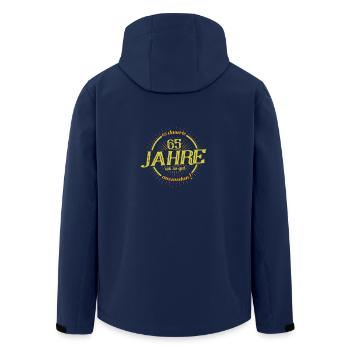 Es dauerte 65 Jahre um so gut auszusehen - Recycelte Männer Softshell-Jacke von Stanley/Stella - Navy - Hinten - AI Model Male 185 light (185cm)