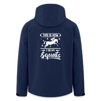 How I do my squats horse riding - Recycelte Männer Softshell-Jacke von Stanley/Stella - Navy - Hinten - AI Model Male 185 light (185cm)