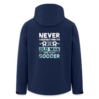 Never underastemate an old man who plays Soccer - Recycelte Männer Softshell-Jacke von Stanley/Stella - Navy - Hinten - AI Model Male 185 light (185cm)