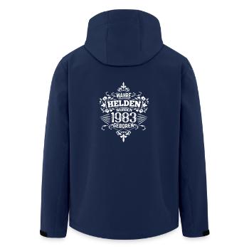Wahre Helden wurden 1983 geboren - Recycelte Männer Softshell-Jacke von Stanley/Stella - Navy - Hinten - AI Model Male 185 light (185cm)