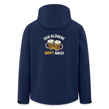 Der Klügere kippt nach Bier Saufen Bierliebhaber - Recycelte Männer Softshell-Jacke von Stanley/Stella - Navy - Hinten - AI Model Male 185 light (185cm)
