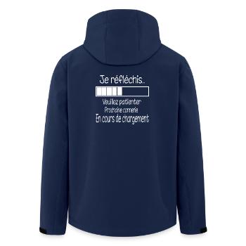 Ich denke ... Laden - Recycelte Männer Softshell-Jacke von Stanley/Stella - Navy - Hinten - AI Model Male 185 light (185cm)