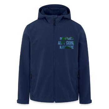 IMMIGRANTS AIN'T GOING ANYWHERE Immigranten Rechte - Recycelte Männer Softshell-Jacke von Stanley/Stella - Navy - Vorne - AI Model Male 185 light (185cm)