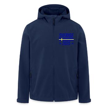 Sverige 2025 Schweden - Recycelte Männer Softshell-Jacke von Stanley/Stella - Navy - Vorne - AI Model Male 185 light (185cm)