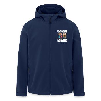 WAS MIT COUSINS UND COUSINEN PASSIERT, BLEIBT BEI COUSINS UND COUSINEN - Recycelte Männer Softshell-Jacke von Stanley/Stella - Navy - Vorne - AI Model Male 185 light (185cm)