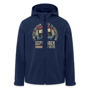 Geboren im September 1979 Jahrgang Vintage 1979 - Recycelte Männer Softshell-Jacke von Stanley/Stella - Navy - Vorne - AI Model Male 185 light (185cm)