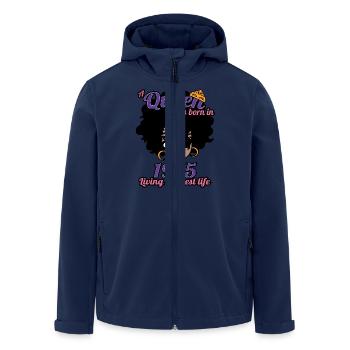 Eine Königin wurde 1975 geboren - 47 Jahre alter Geburtstag - Recycelte Männer Softshell-Jacke von Stanley/Stella - Navy - Vorne - AI Model Male 185 light (185cm)