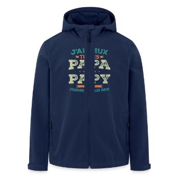 Ich habe zwei Titel: Papa und Opa - Recycelte Männer Softshell-Jacke von Stanley/Stella - Navy - Vorne - AI Model Male 185 light (185cm)
