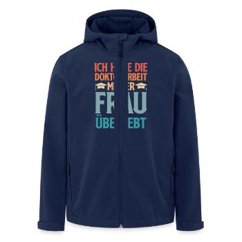 HABE DOKTORARBEIT MEINER FRAU ÜBERSTANDEN Lustig - Recycelte Männer Softshell-Jacke von Stanley/Stella - Navy - Vorne - AI Model Male 185 light (185cm)