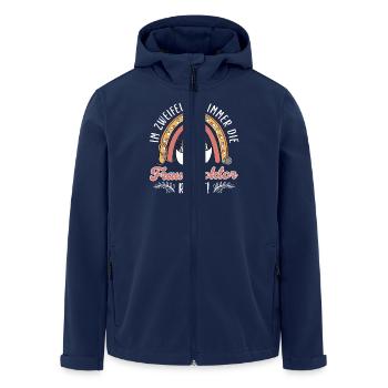 Doktortitel IM ZWEIFEL HAT FRAU DOKTOR RECHT - Recycelte Männer Softshell-Jacke von Stanley/Stella - Navy - Vorne - AI Model Male 185 light (185cm)
