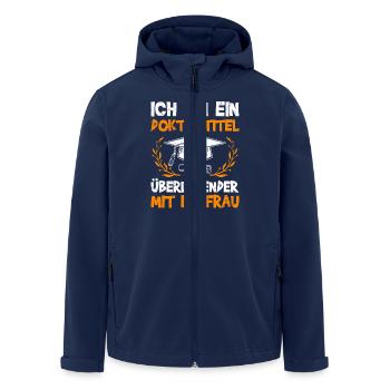 Ehemann BIN EIN DOKTORTITEL ÜBERLEBENDER Lustig - Recycelte Männer Softshell-Jacke von Stanley/Stella - Navy - Vorne - AI Model Male 185 light (185cm)