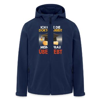 HABE DOKTORARBEIT MEINER FRAU ÜBERSTANDEN Lustig - Recycelte Männer Softshell-Jacke von Stanley/Stella - Navy - Vorne - AI Model Male 185 light (185cm)