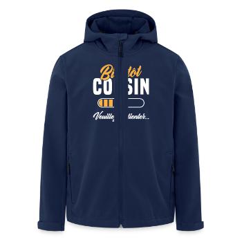 Bald, Cousine, bitte warten - Recycelte Männer Softshell-Jacke von Stanley/Stella - Navy - Vorne - AI Model Male 185 light (185cm)