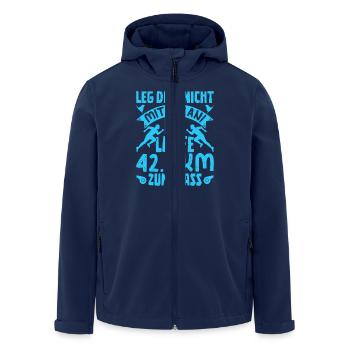 Läufer LEG DICH NICHT MIT MIR AN LAUFE ZUM SPAß - Recycelte Männer Softshell-Jacke von Stanley/Stella - Navy - Vorne - AI Model Male 185 light (185cm)