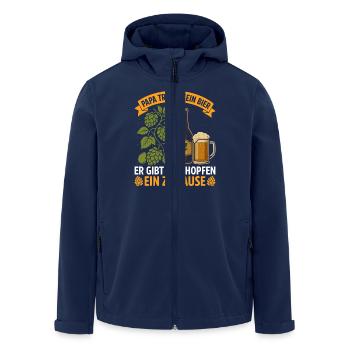 Bierfan PAPA TRINKT KEIN BIER ER GIBT DEM HOPFEN - Recycelte Männer Softshell-Jacke von Stanley/Stella - Navy - Vorne - AI Model Male 185 light (185cm)