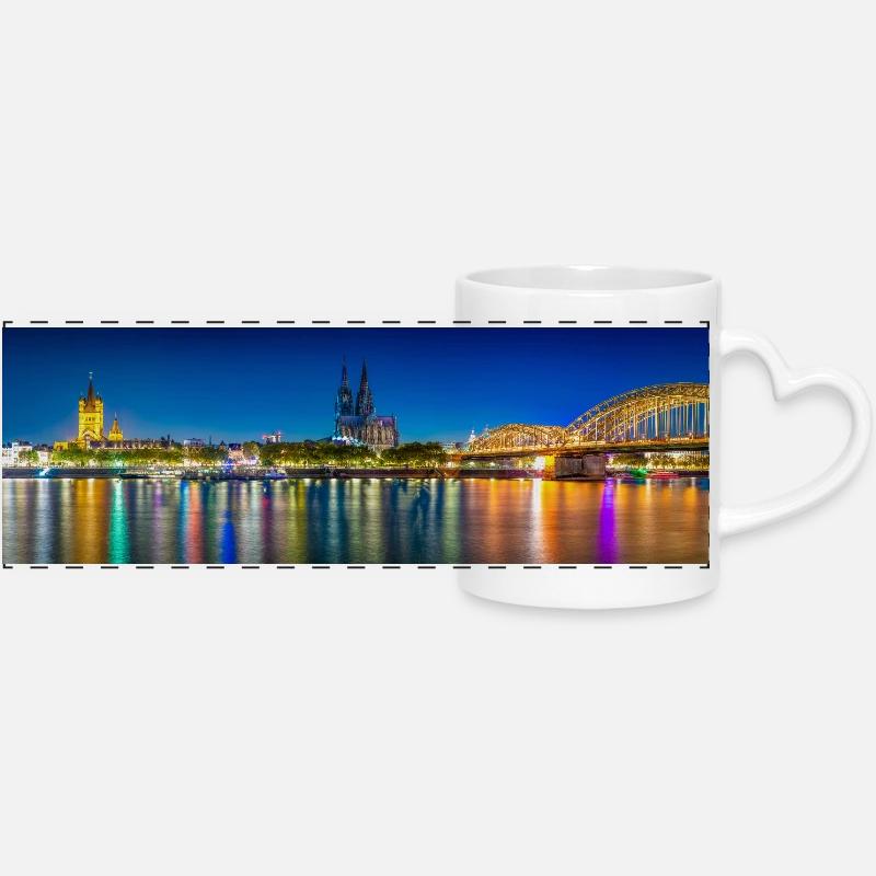 Vue nocturne de Cologne sur le Rhin - Mug panoramique avec anse en forme de cœur - blanc