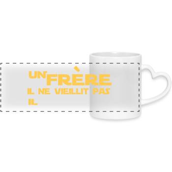 UN frère NE VIEILLIT PAS - Mug panoramique avec anse en forme de cœur - blanc - Devant