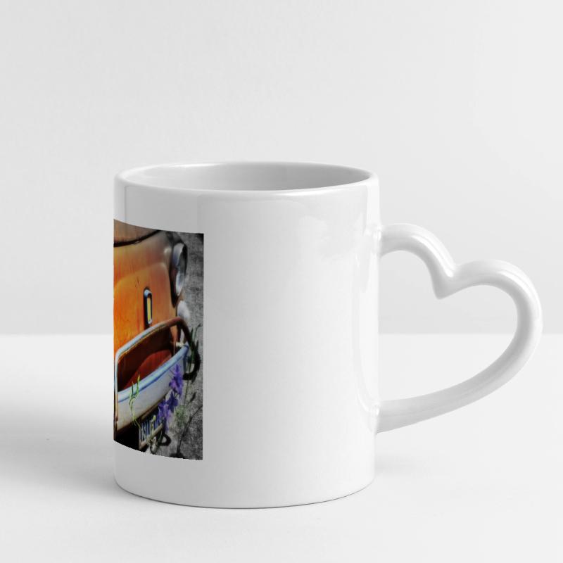Rostiges Oldtimer Front Design Panoramatasse mit Herzhenkel