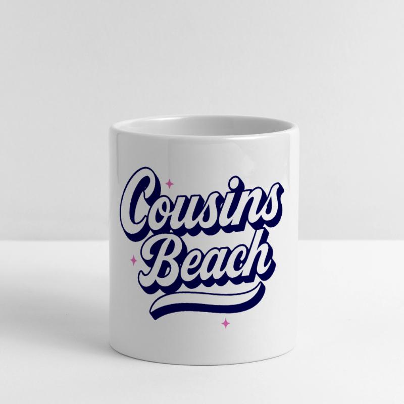 Cousins Beach - Conception de script rétro Mug panoramique avec anse en forme de cœur
