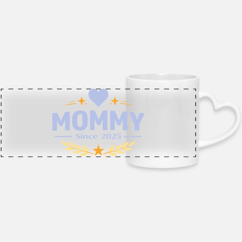 Maman depuis 2025 – Proud Mom Design - Mug panoramique avec anse en forme de cœur - blanc