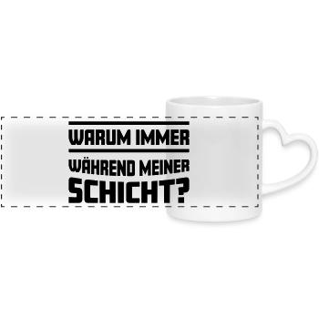Warum immer während meiner Schicht? - Panoramatasse mit Herzhenkel - Weiß - Vorne