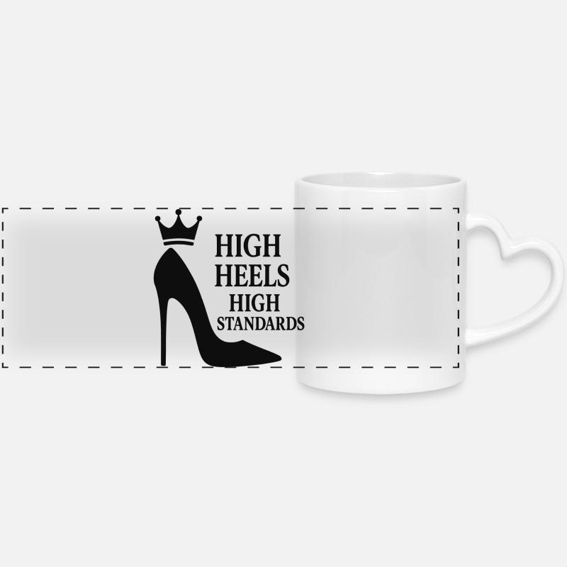 Talons hauts : Normes élevées : Reine de la déclaration de puissance - Mug panoramique avec anse en forme de cœur - blanc
