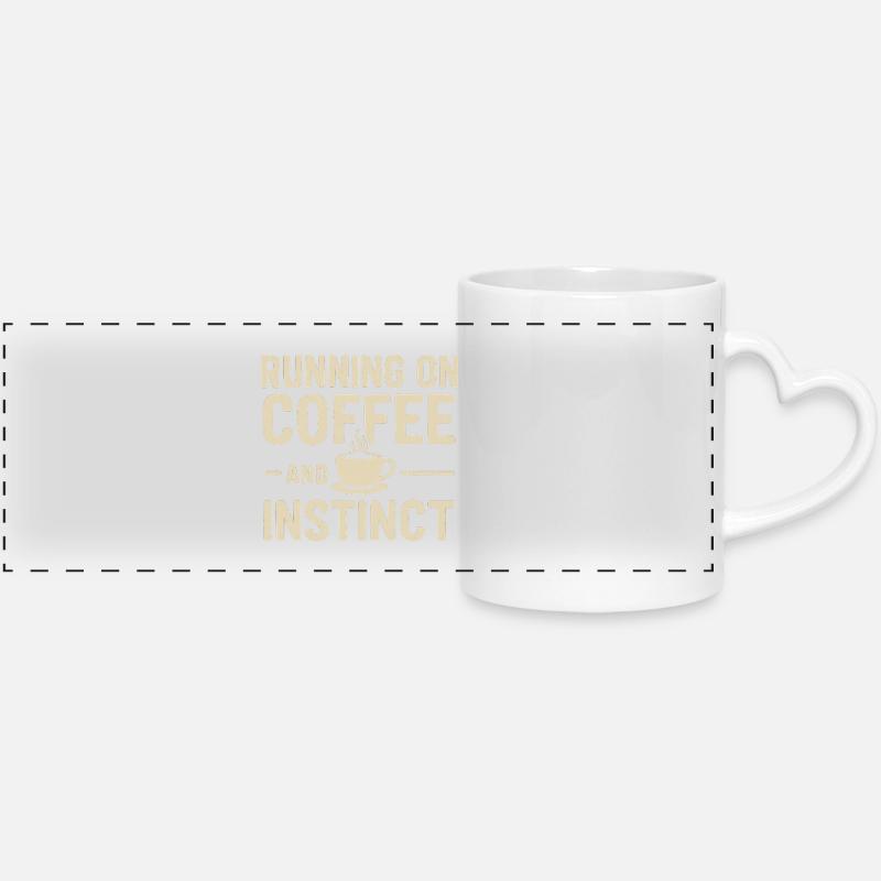 Running on Coffee & Instinct - Panoramatasse mit Herzhenkel - Weiß