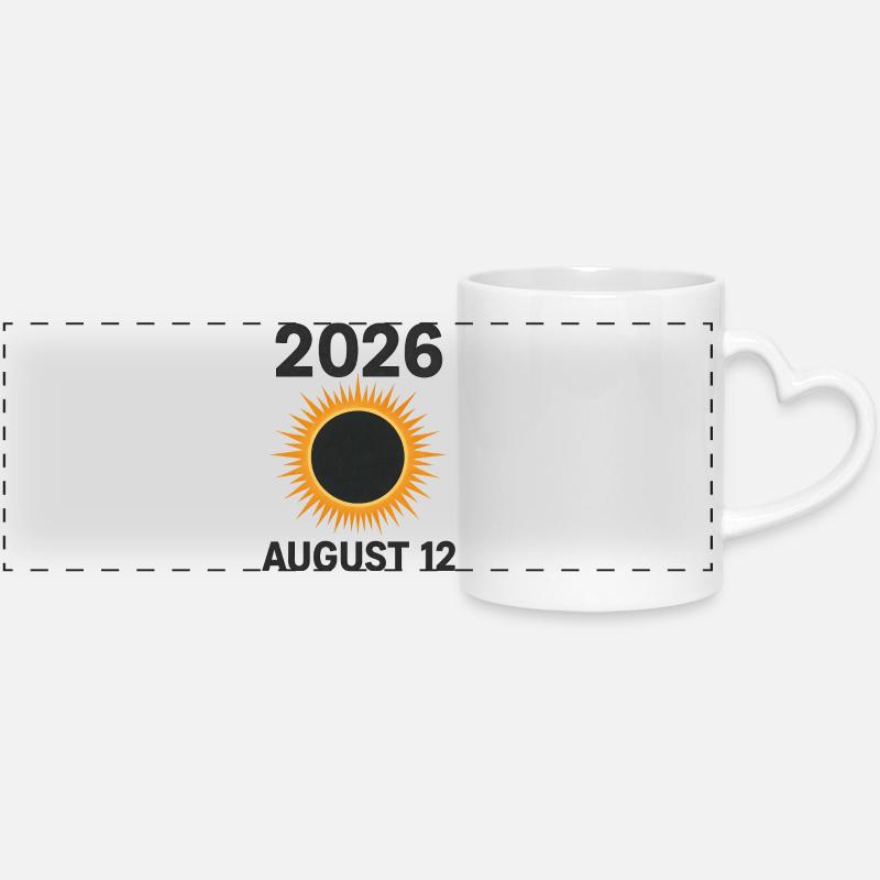 12 août 2026 - éclipse totale de Soleil - Mug panoramique avec anse en forme de cœur - blanc