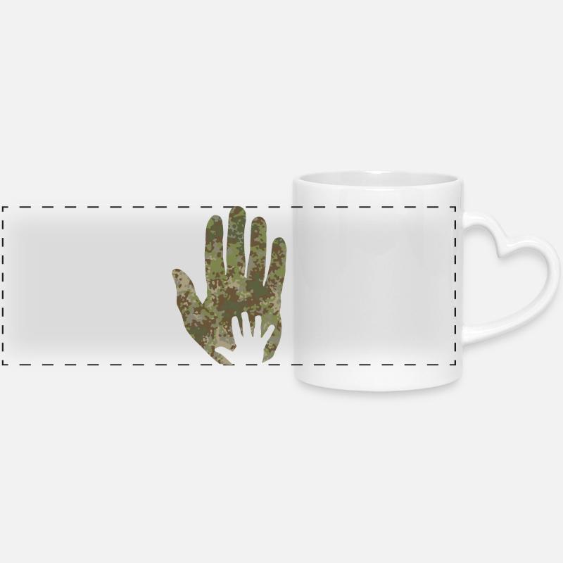 Main de bébé de camouflage multitarn à la main - Mug panoramique avec anse en forme de cœur - blanc