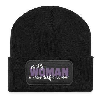 Every Woman is a Wonderful Woman - Recycelte Patch Beanie - Schwarz - Vorne
