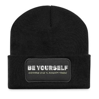 Sei du selbst – Motivierendes T-Shirt - Recycelte Patch Beanie - Schwarz - Vorne