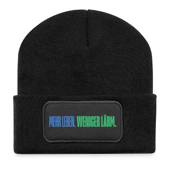 Mehr Leben. Weniger Lärm. Lustiges T-Shirt - Recycelte Patch Beanie - Schwarz - Vorne