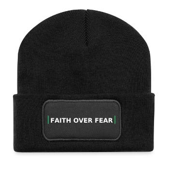 Faith Over Fear Bold Lettering - Recycelte Patch Beanie - Schwarz - Vorne